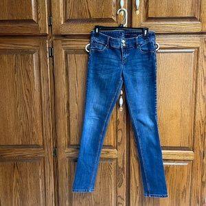 Medium wash skinny jeans
